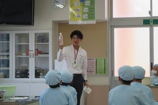 沖郷小学校で福祉教育を行いました。